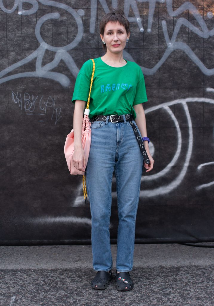 
      Рабочая одежда и спорт: что носили гости выставки Faces & Laces в Москве    