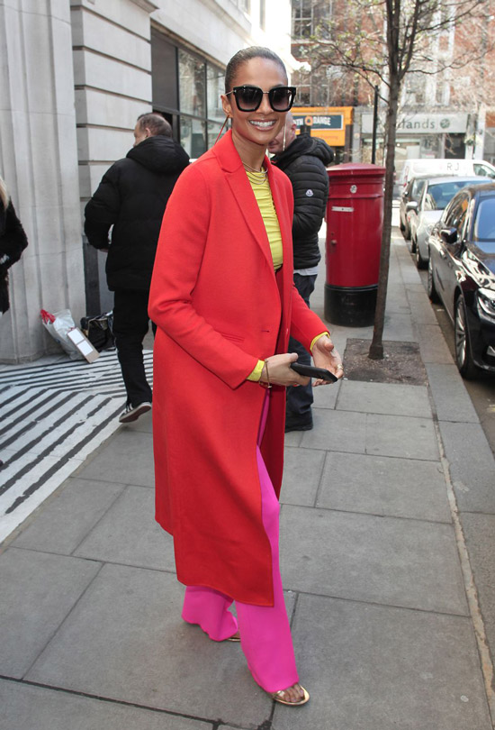 Красное пальто, чтобы создать самые классные образы зимой 2019