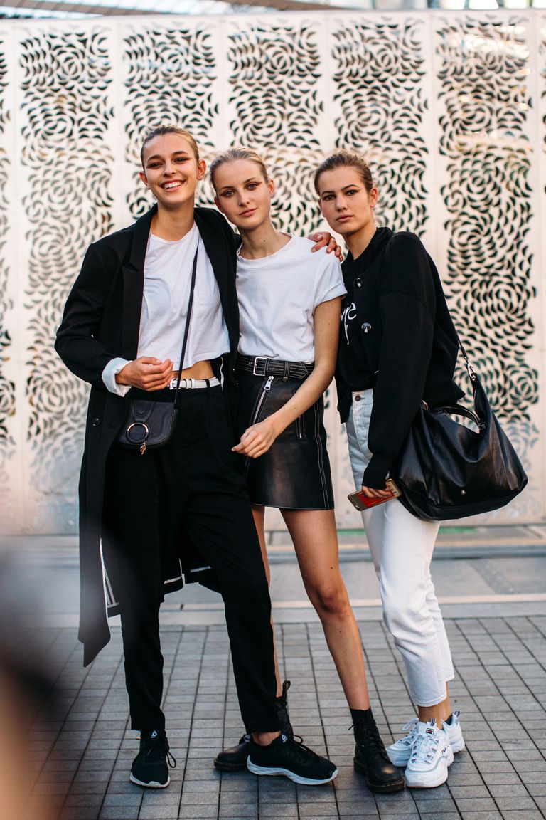 Белая футболкалёгкие и классные комбинации на весну/лето 2019