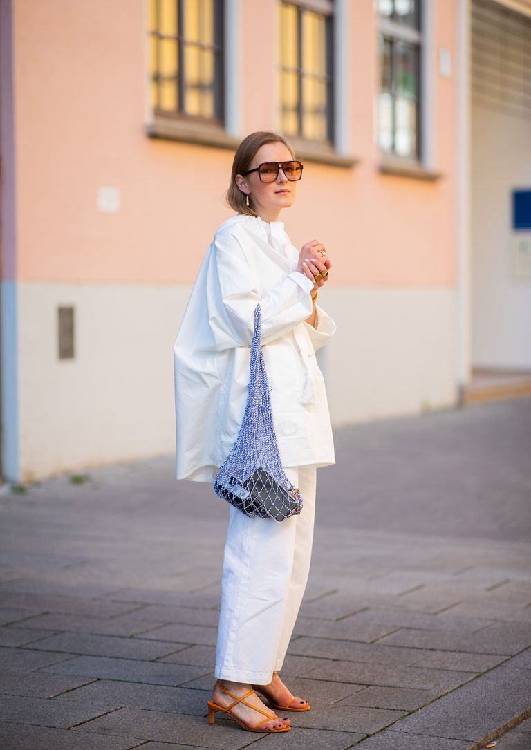 Босоножки с тонкими ремешкамимодная летняя обувь из 2000-ых вернулась!