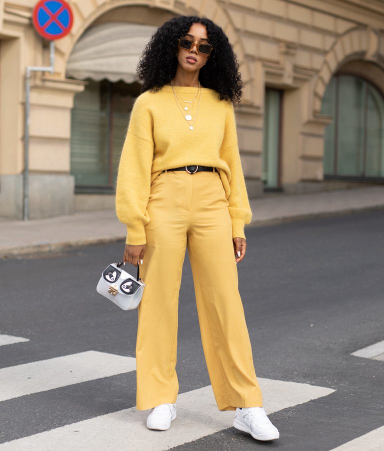 Отпуск закончился? Выбираем цвета, которые усиливают загар!